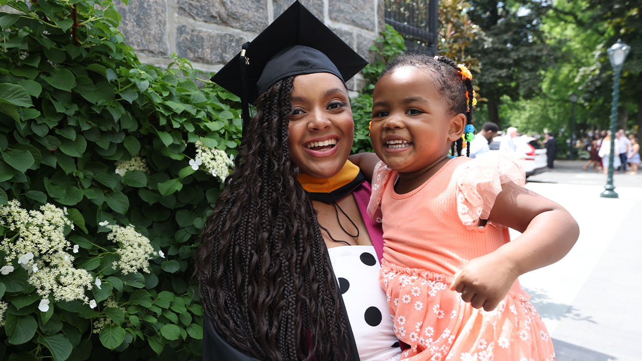 Alaya Lee posing with her daughter in front of vines